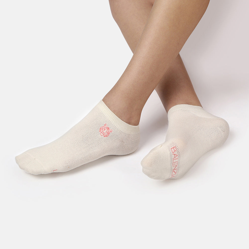 Women’s WWF Themed Ankle Socks